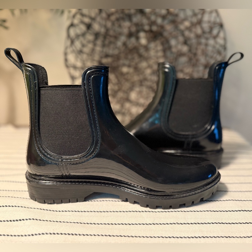 Black Chelsea Rain Boots - Women